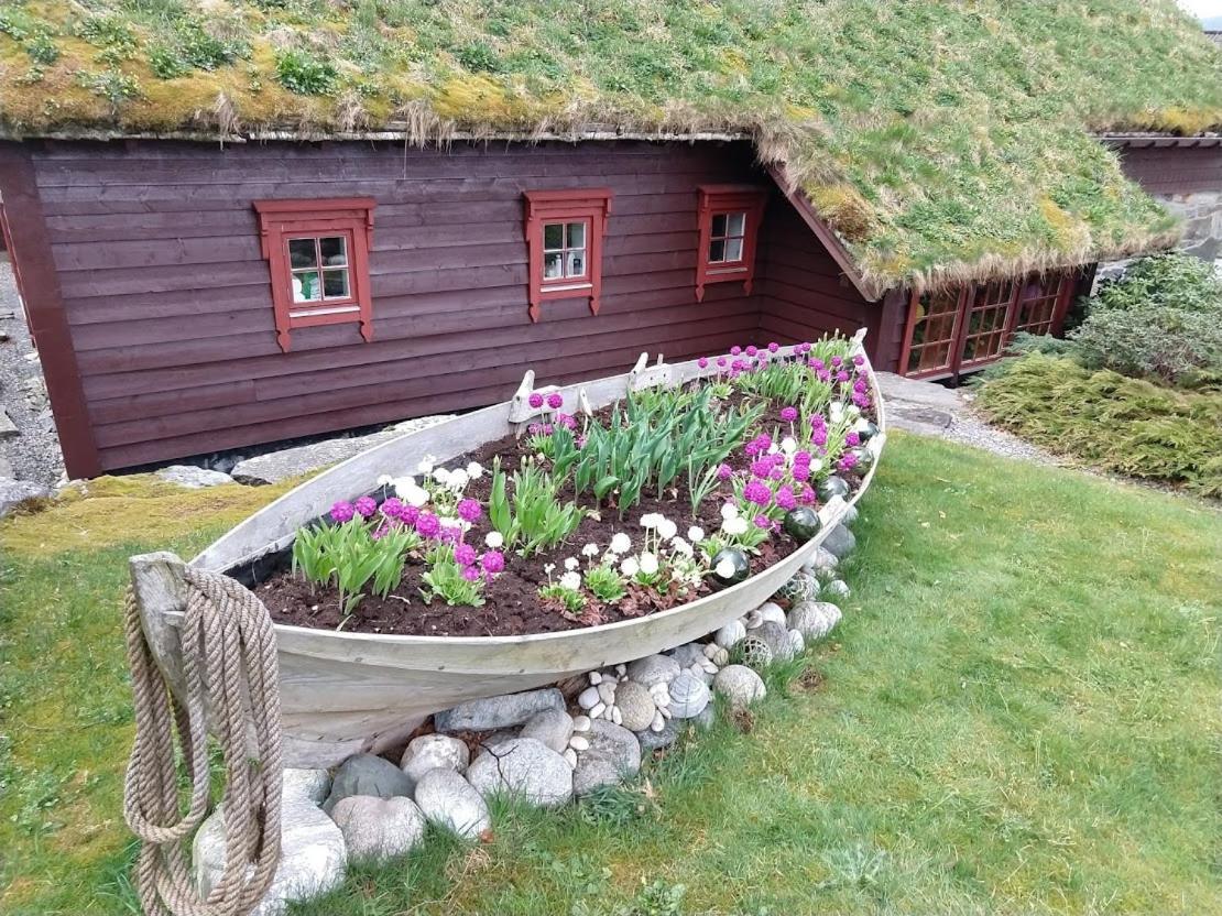 Orheimstunet - Gardsferie For Storfamilien Der Ogsa Hunden Er Velkommen Starheim Bagian luar foto