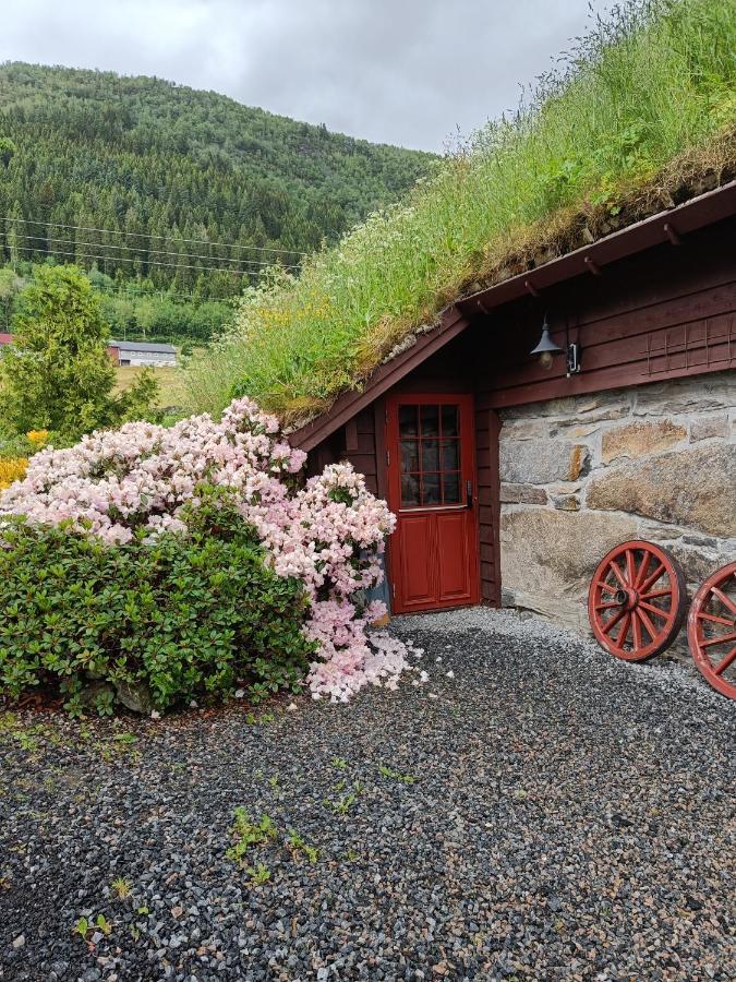 Orheimstunet - Gardsferie For Storfamilien Der Ogsa Hunden Er Velkommen Starheim Bagian luar foto